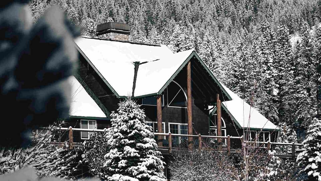 heavy snowfall affect West Virginia roofer work schedule