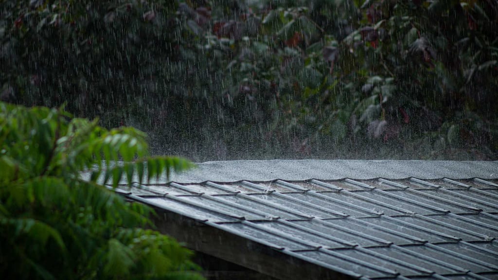 heavy rain fall affects  Indiana roofer labor schedule