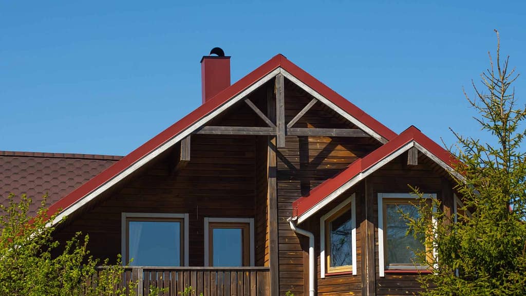 wood house and red roof with chimney scanned by Hawaii roofing calculator