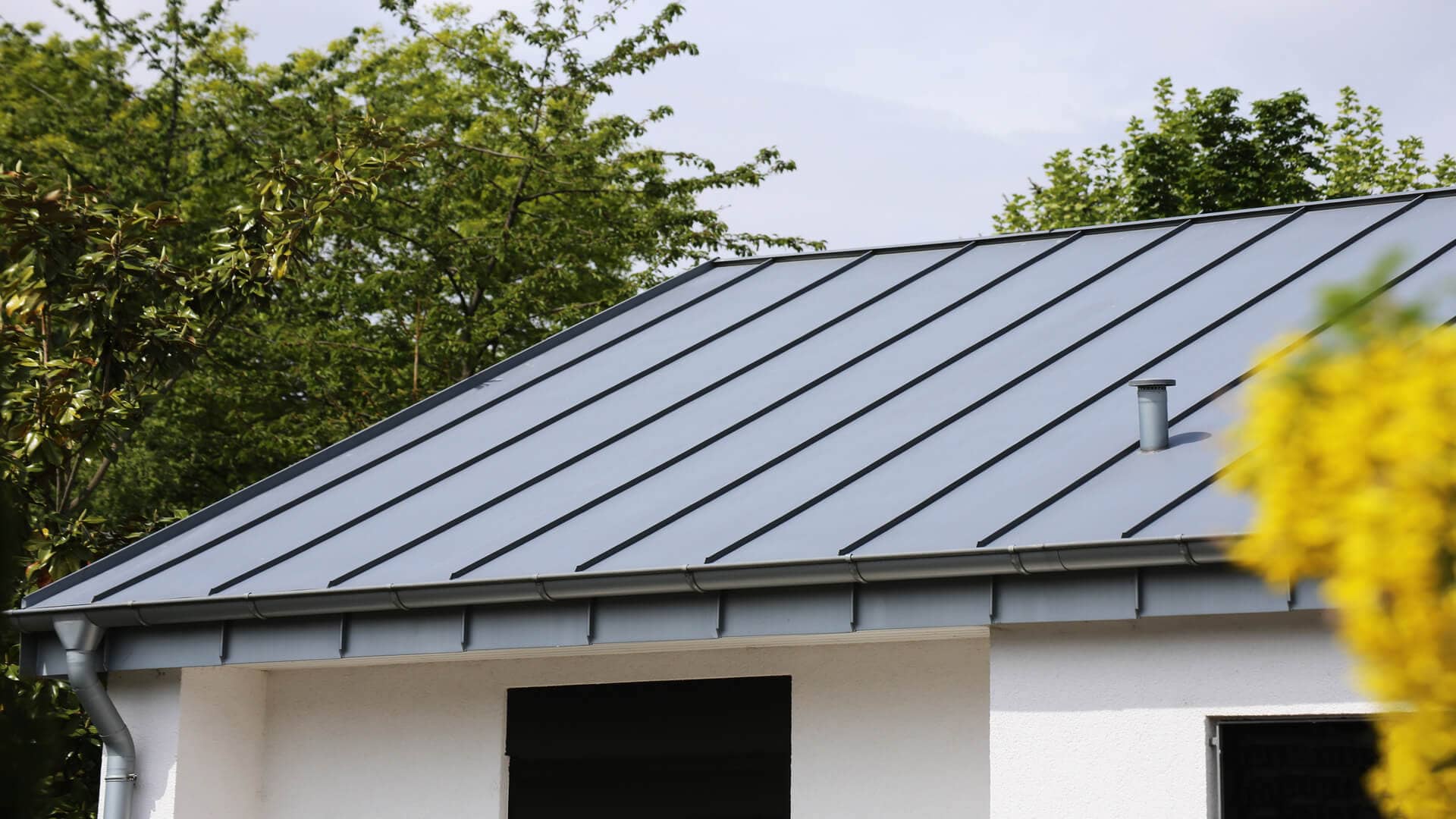 Are metal roofs fireproof?