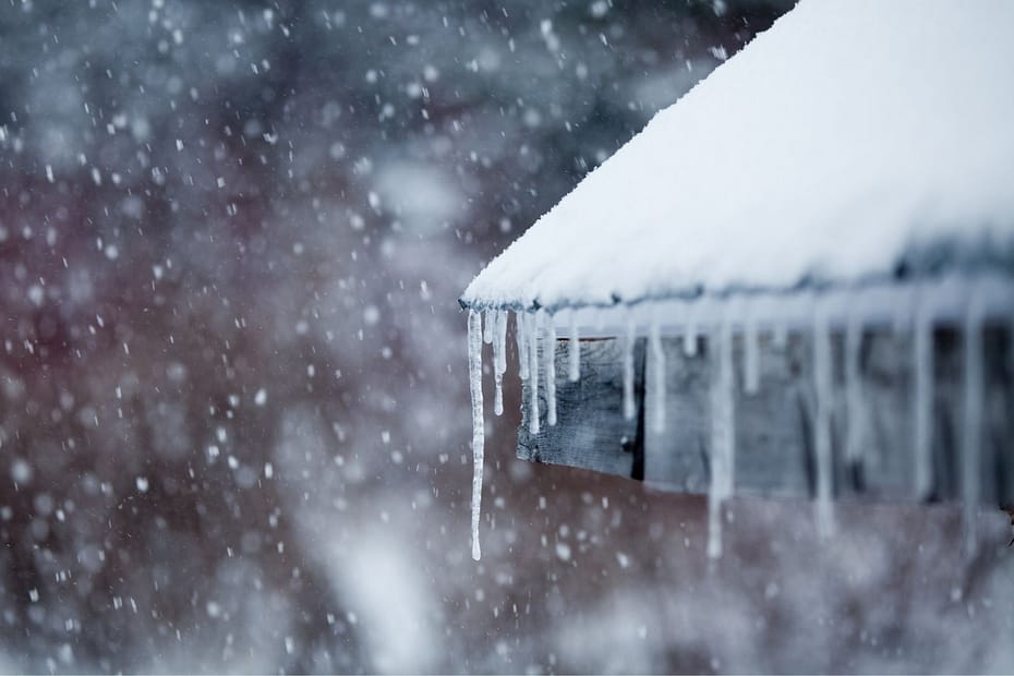 icicles hanging off roof edge