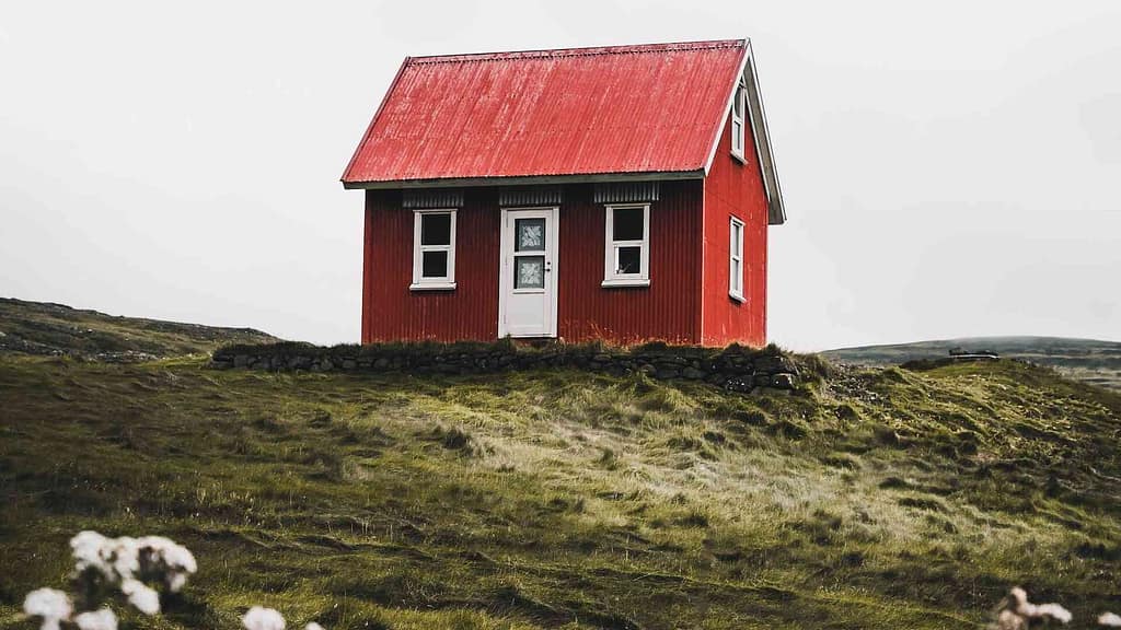 A cute side pitched home