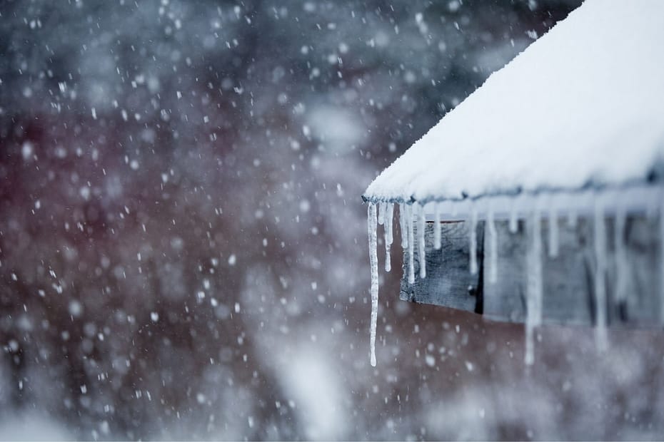 icicles hanging off roof edge
